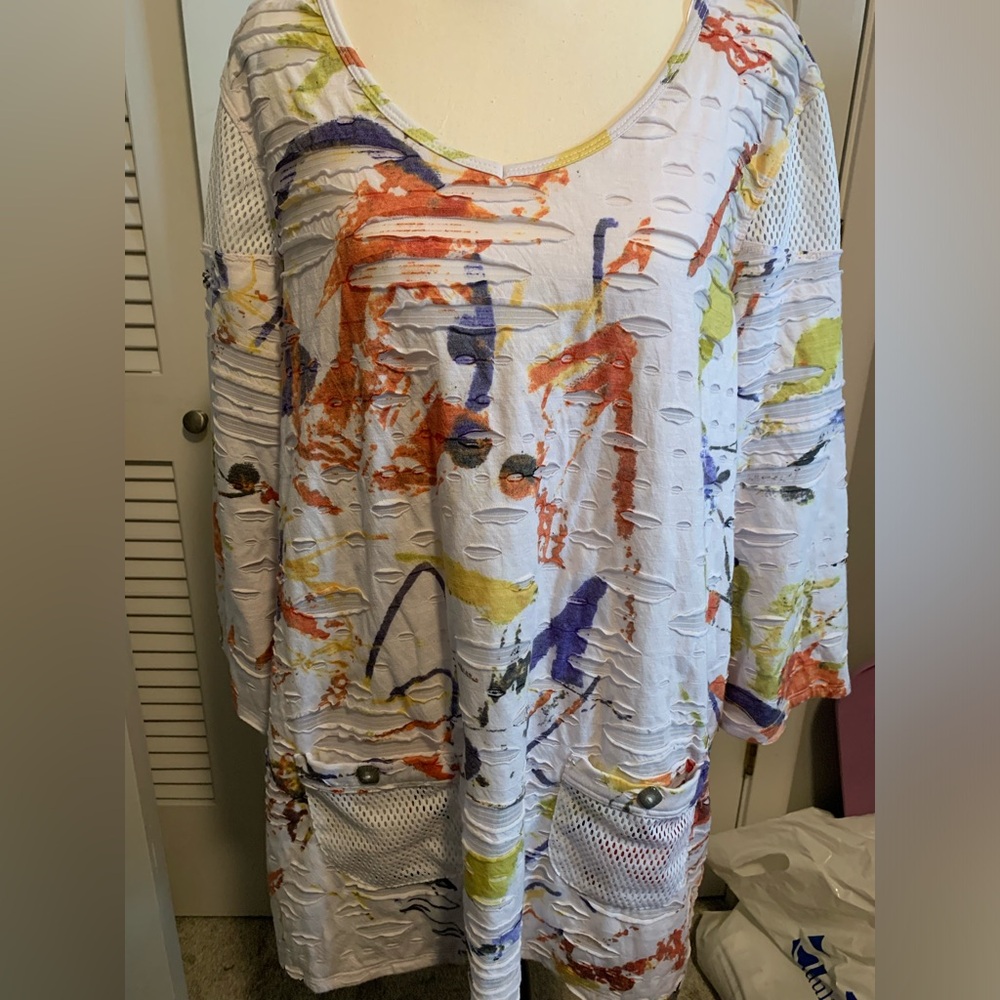 Gorgeous Ali Miles plus size 1X lightweight resort multicolor top